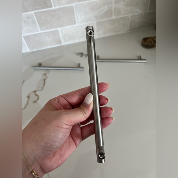 Cabinet pulls - Picture 3 of 4